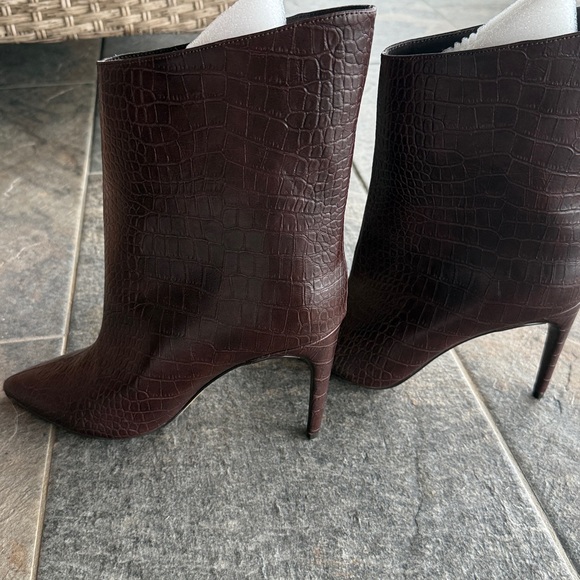 Chocolate Brown Snake Print Booties NWT Women’s 8.5
New without tags -  Express - Picture 3 of 5